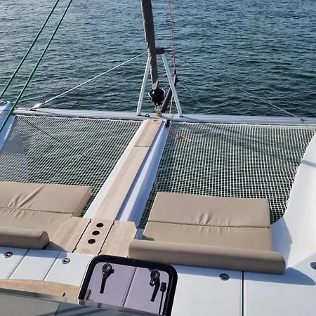 Elegant Yacht Bateau-hôtel Cascais