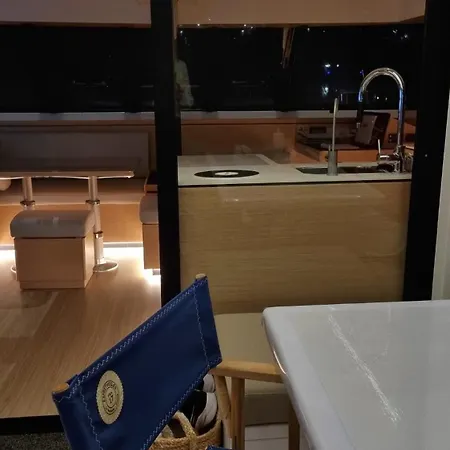 Elegant Yacht 船上ホテル *
