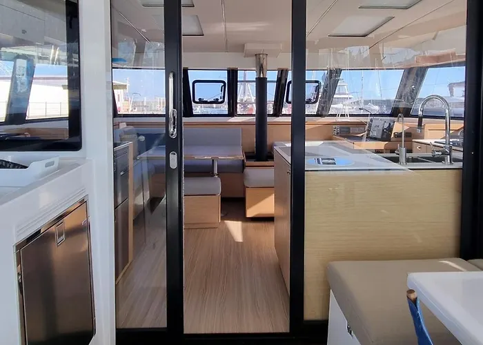 Hotel na wodzie Elegant Yacht Віавіа