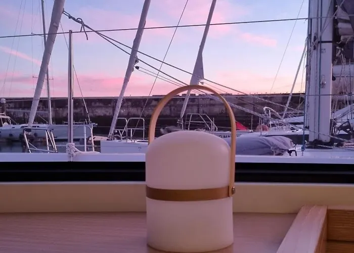 Elegant Yacht Hotel na wodzie *