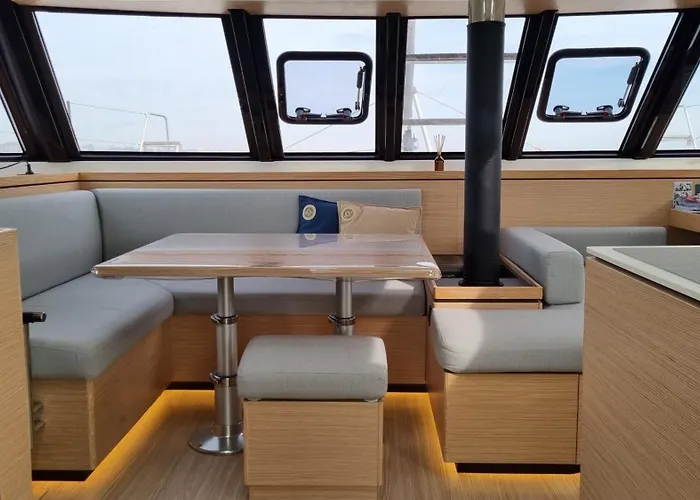Elegant Yacht Віавіа