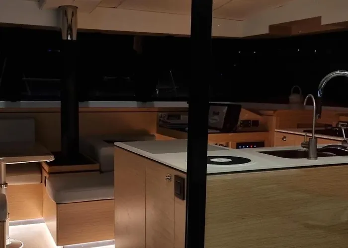 Elegant Yacht * Віавіа