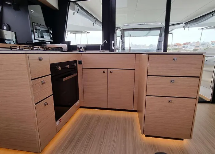 Hotel na wodzie Elegant Yacht *