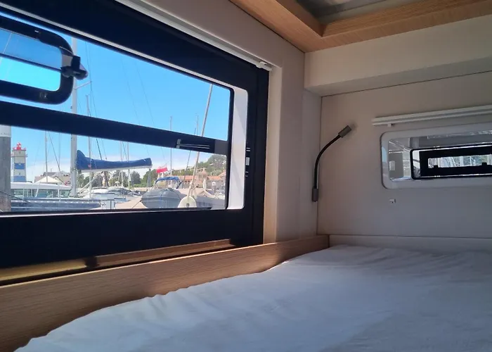 Elegant Yacht Віавіа