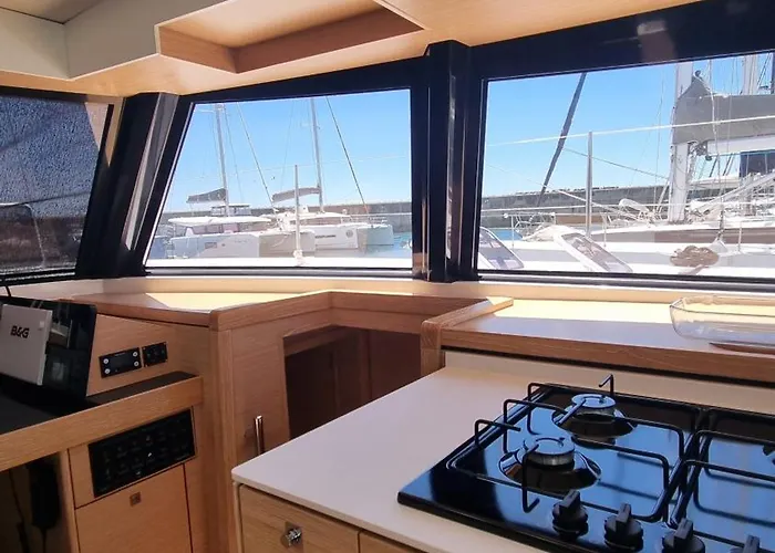 Elegant Yacht * Віавіа