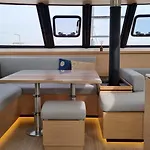 Elegant Yacht Cascaes