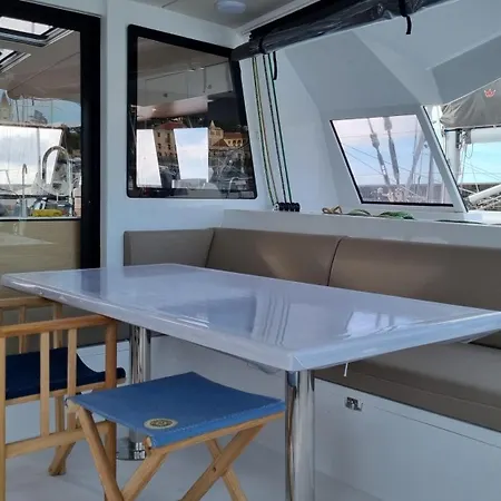 Elegant Yacht Hotel en barco Cascaes