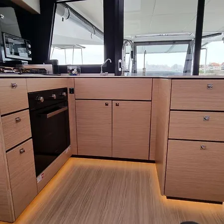 Hotel en barco Elegant Yacht *