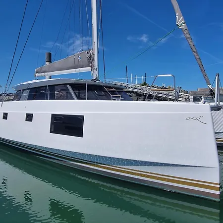 Elegant Yacht Πλωτό κατάλυμα *
