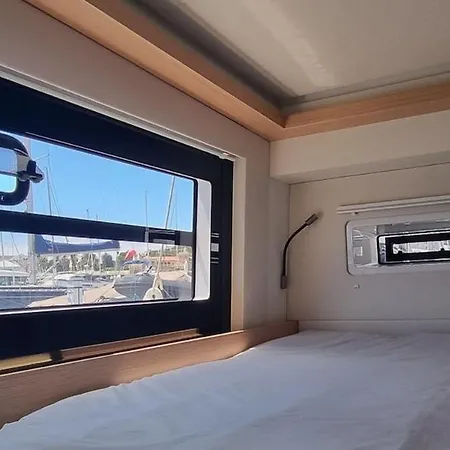 Πλωτό κατάλυμα Elegant Yacht Κασκαΐς
