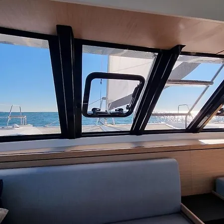 Πλωτό κατάλυμα Elegant Yacht