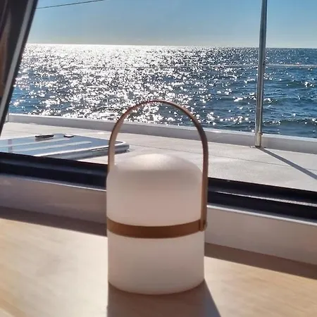 Πλωτό κατάλυμα Elegant Yacht *