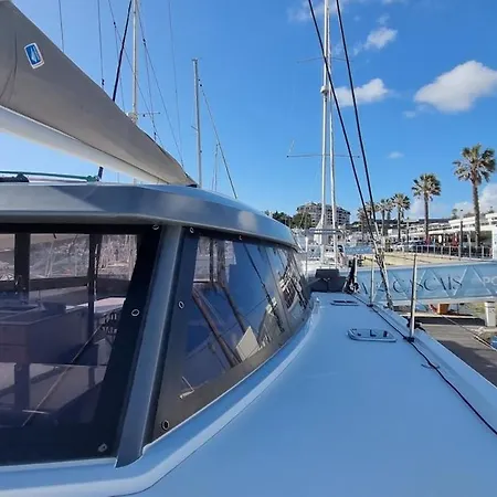 Elegant Yacht *