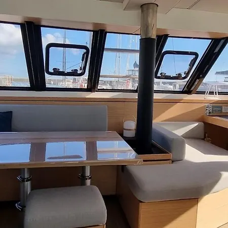بوتيل Elegant Yacht *